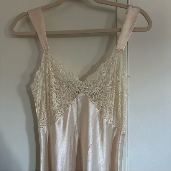 Victoria’s Secret Gold Label Gown - Picture 2 of 6